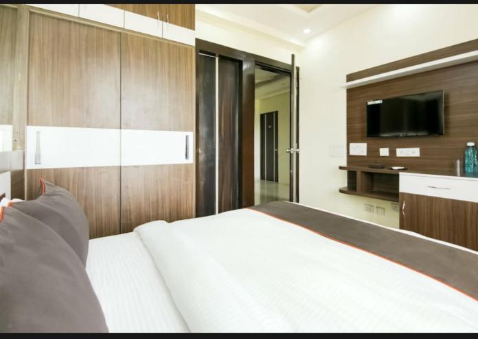 Rbm Residency Hotel Гургаон Екстериор снимка