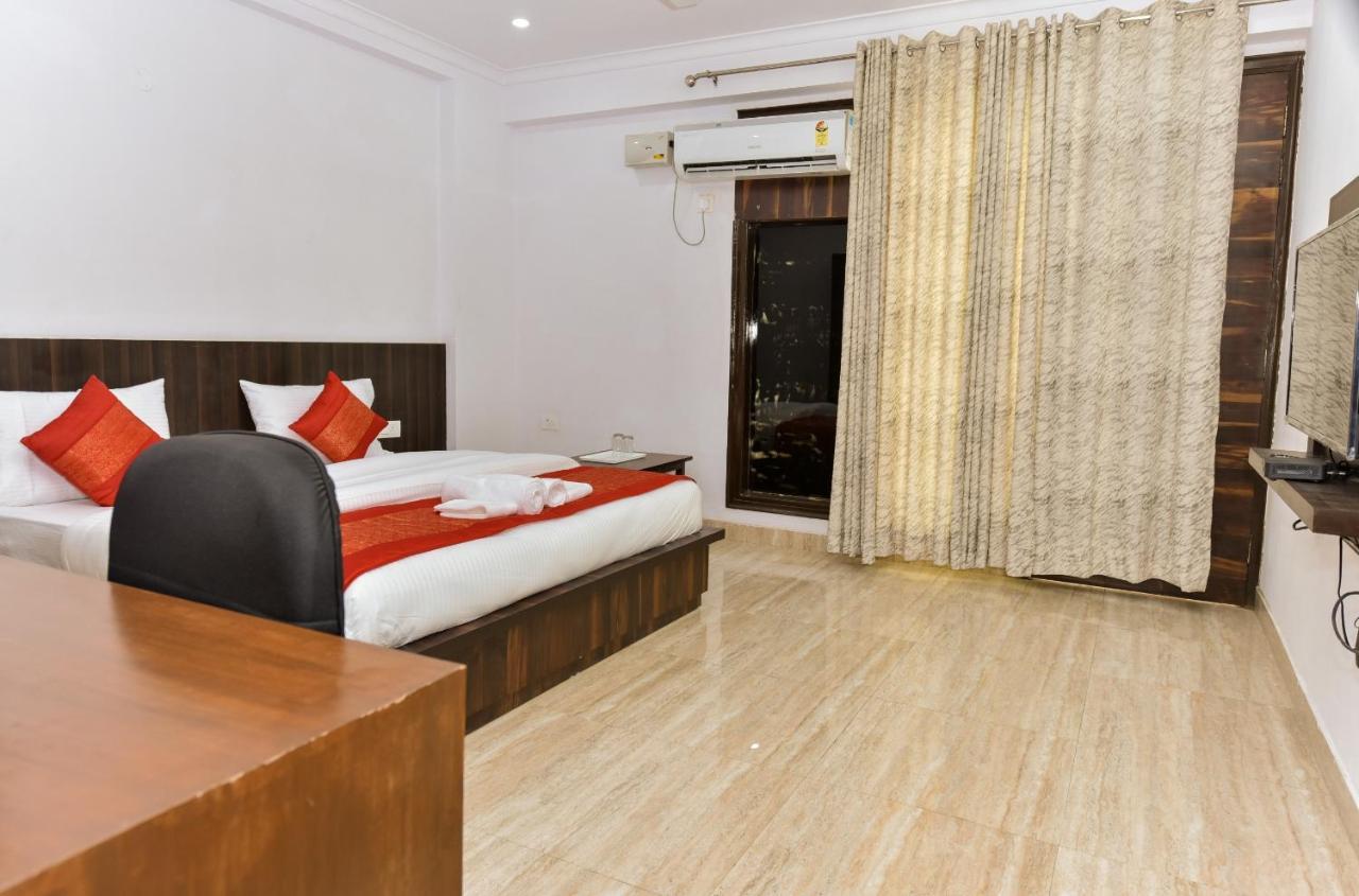 Rbm Residency Hotel Гургаон Екстериор снимка