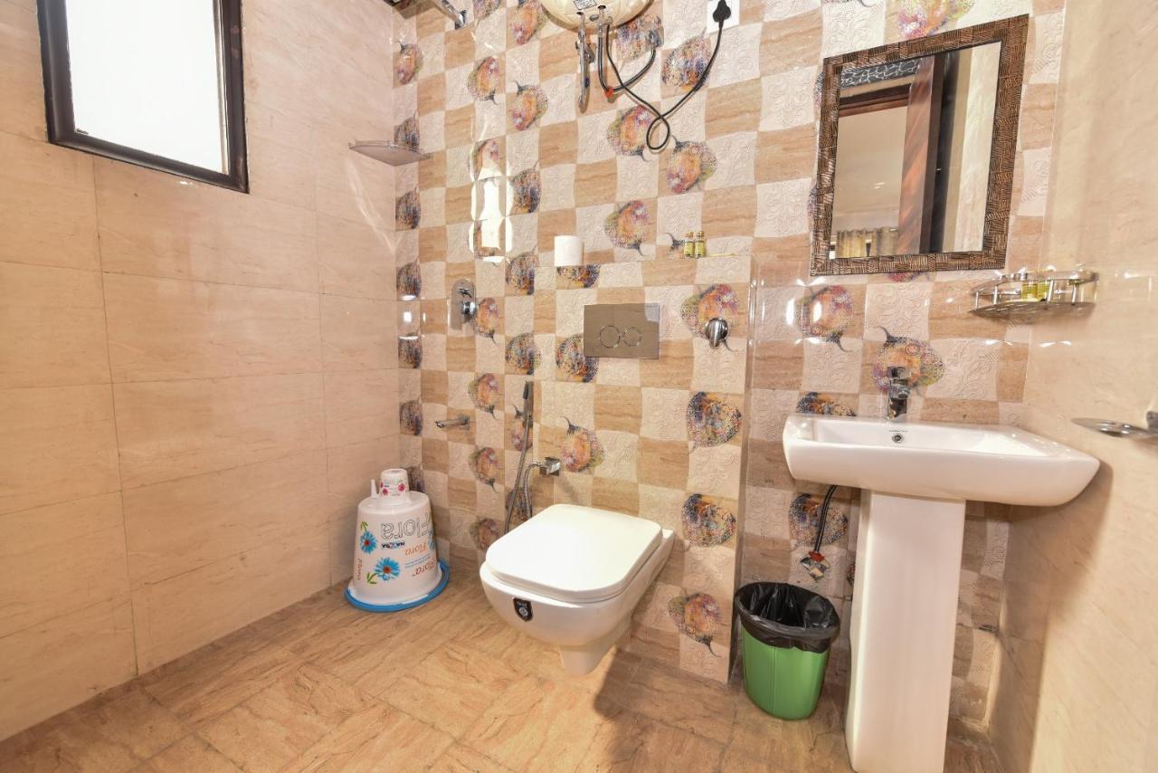 Rbm Residency Hotel Гургаон Екстериор снимка