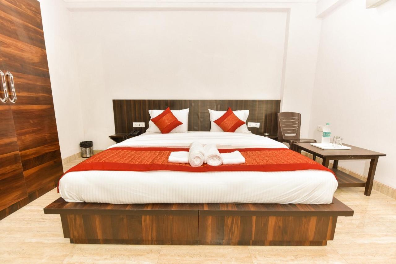 Rbm Residency Hotel Гургаон Екстериор снимка